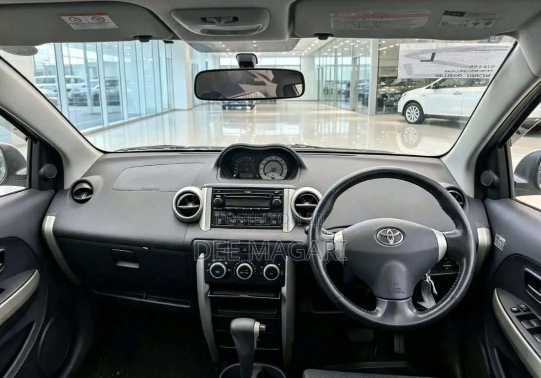 Toyota IST 2009 Silver