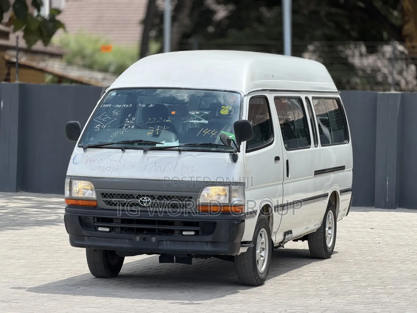 Toyota HiAce 1999 White