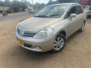 Nissan Tiida 2010 Silver