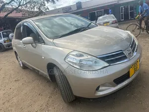 Nissan Tiida 2010 Silver
