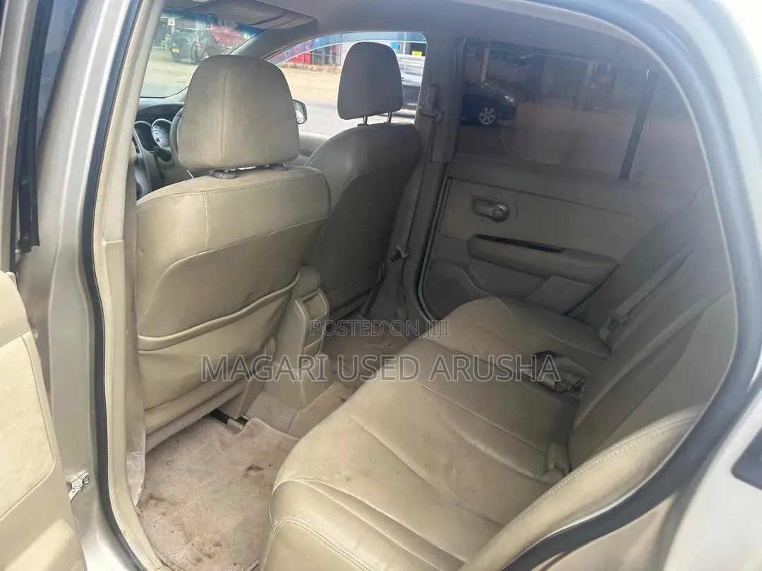 Nissan Tiida 2010 Silver