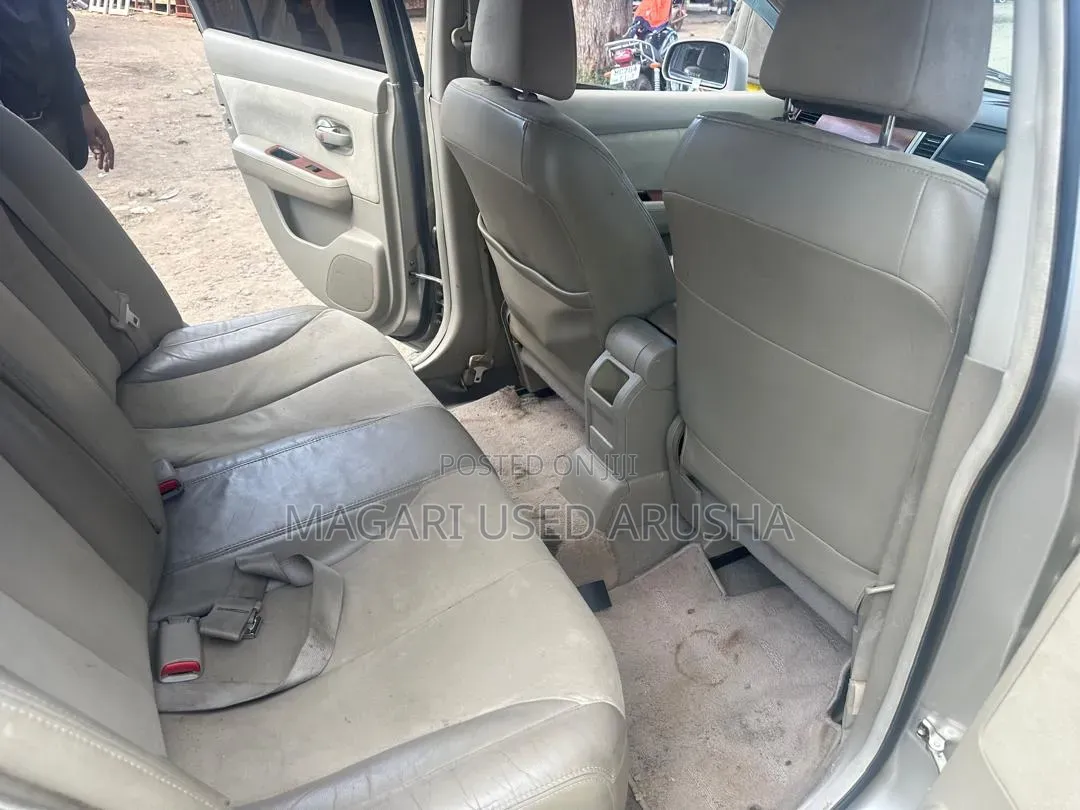Nissan Tiida 2010 Silver