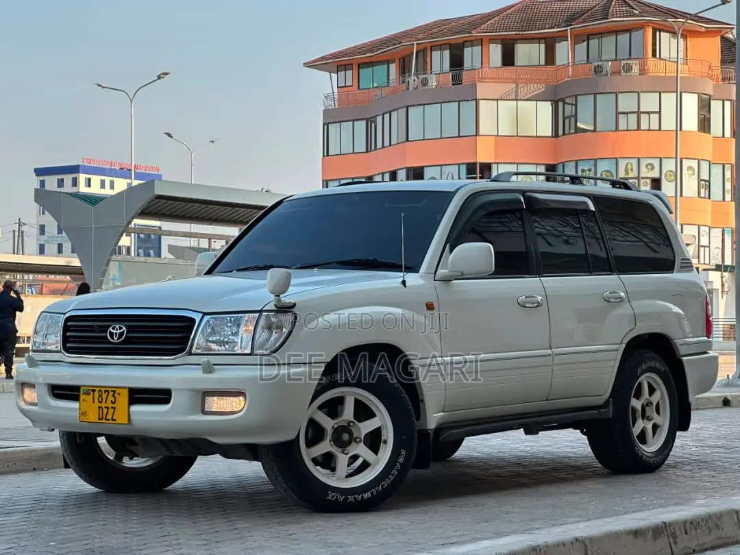 Toyota Land Cruiser 1996 White