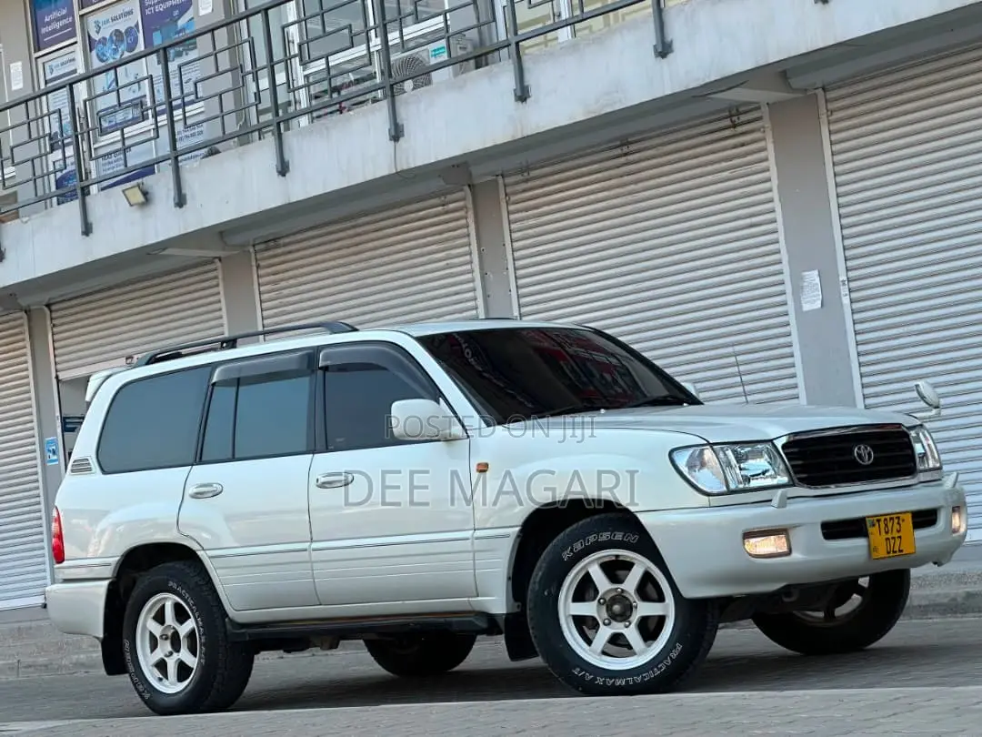 Toyota Land Cruiser 1996 White