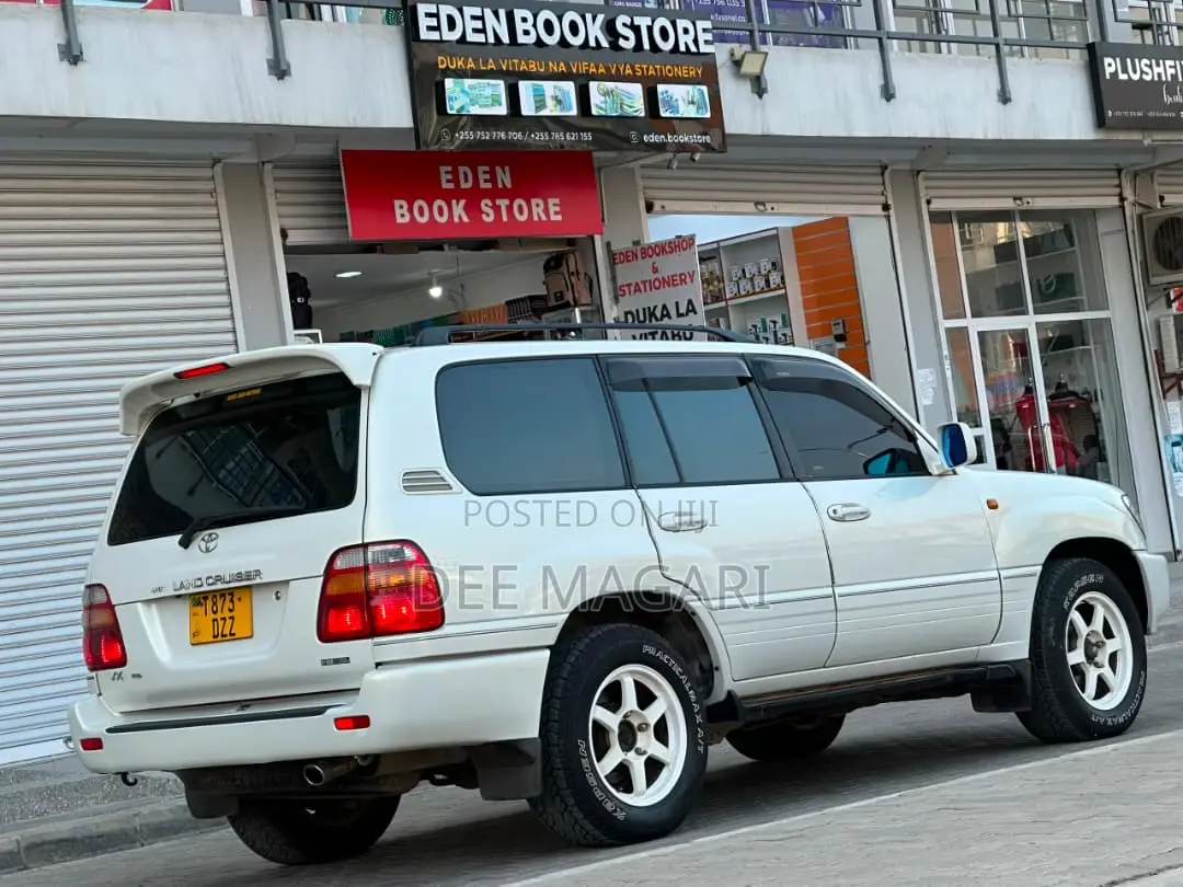 Toyota Land Cruiser 1996 White