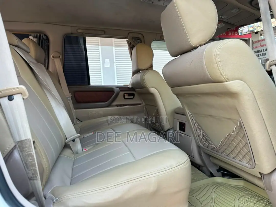 Toyota Land Cruiser 1996 White