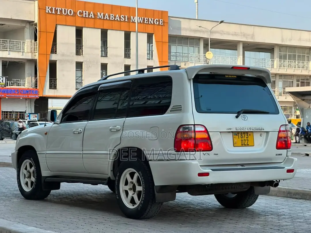 Toyota Land Cruiser 1996 White