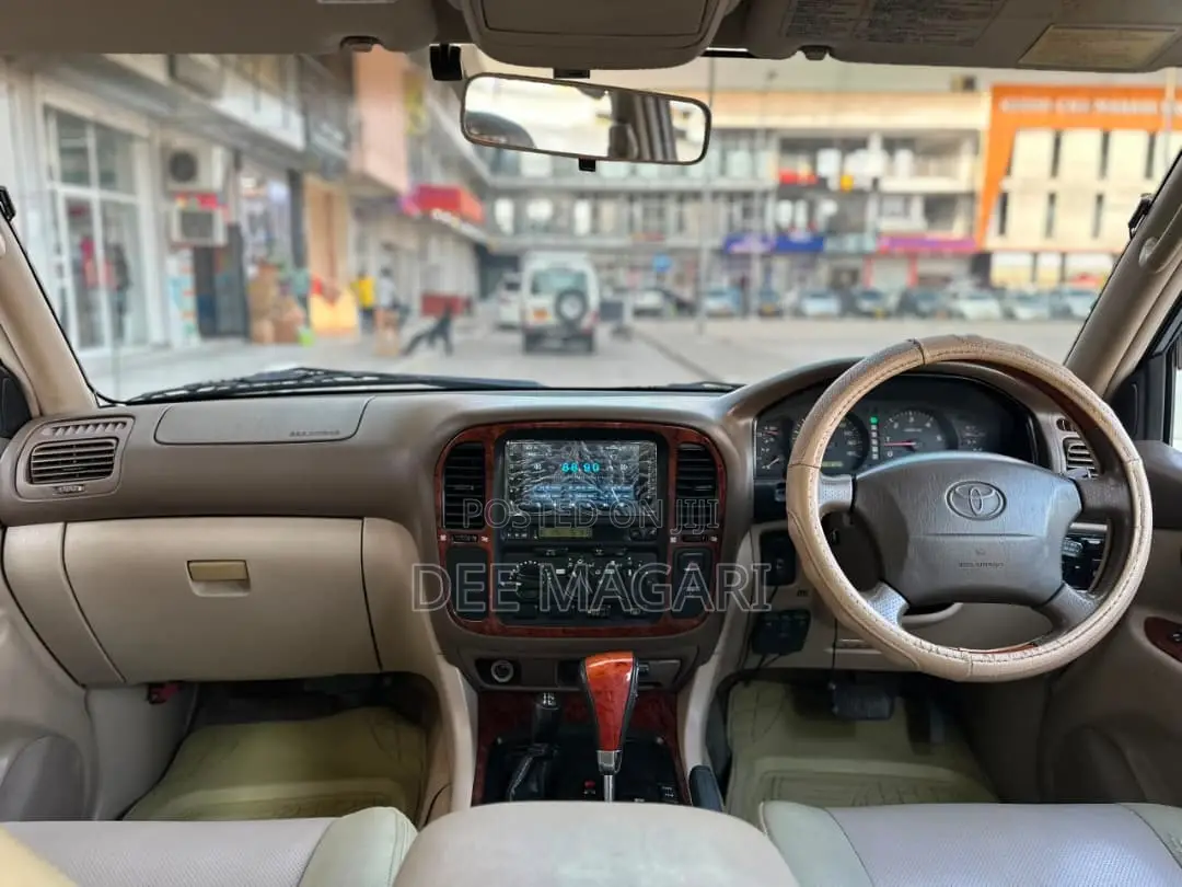Toyota Land Cruiser 1996 White