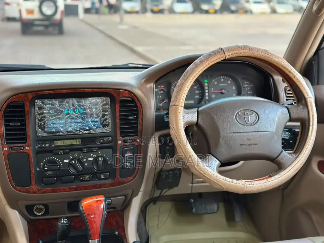 Toyota Land Cruiser 1996 White