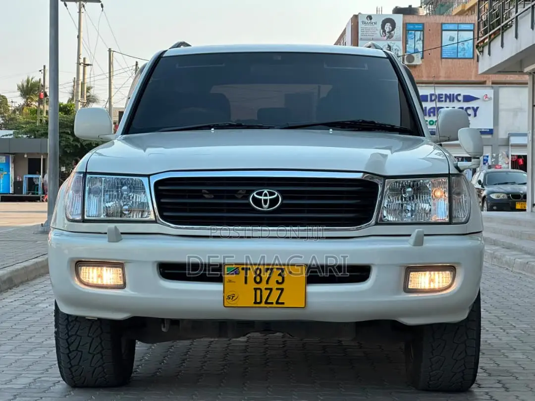 Toyota Land Cruiser 1996 White