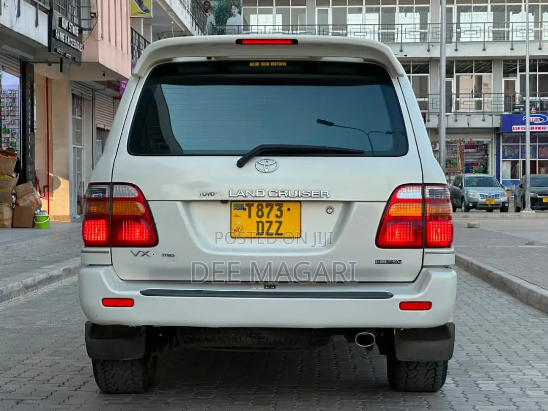 Toyota Land Cruiser 1996 White