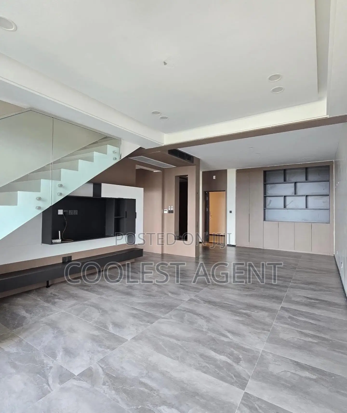 3bdrm Duplex in Coolest Estate, Oyster Bay for sale