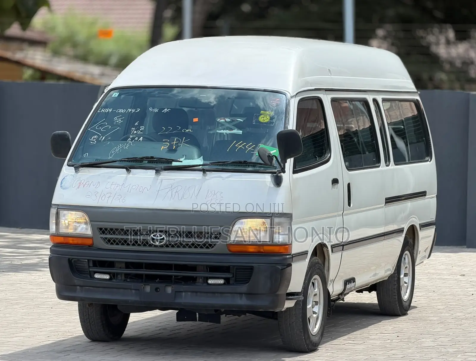 Toyota HiAce 2002 White
