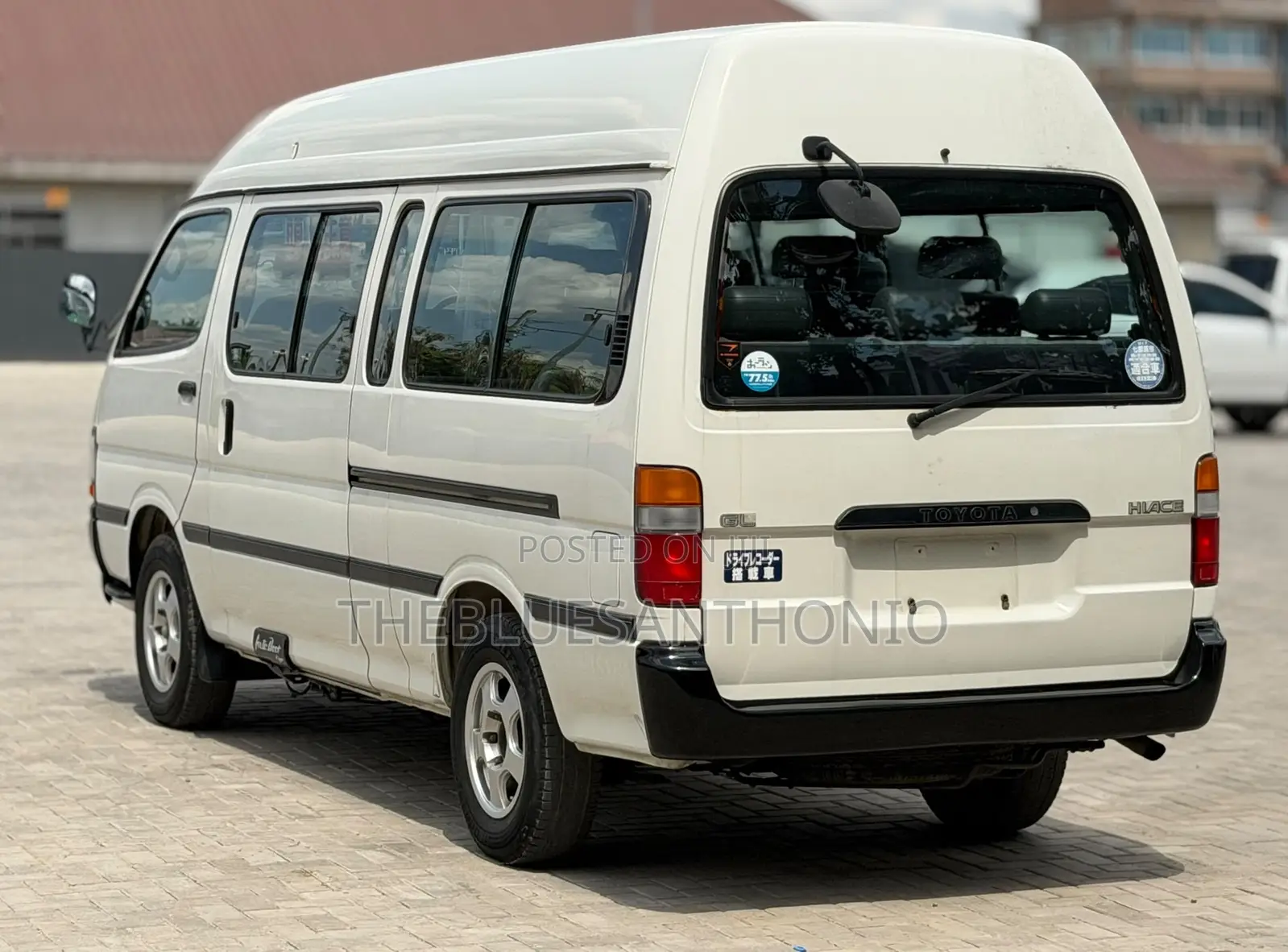 Toyota HiAce 2002 White