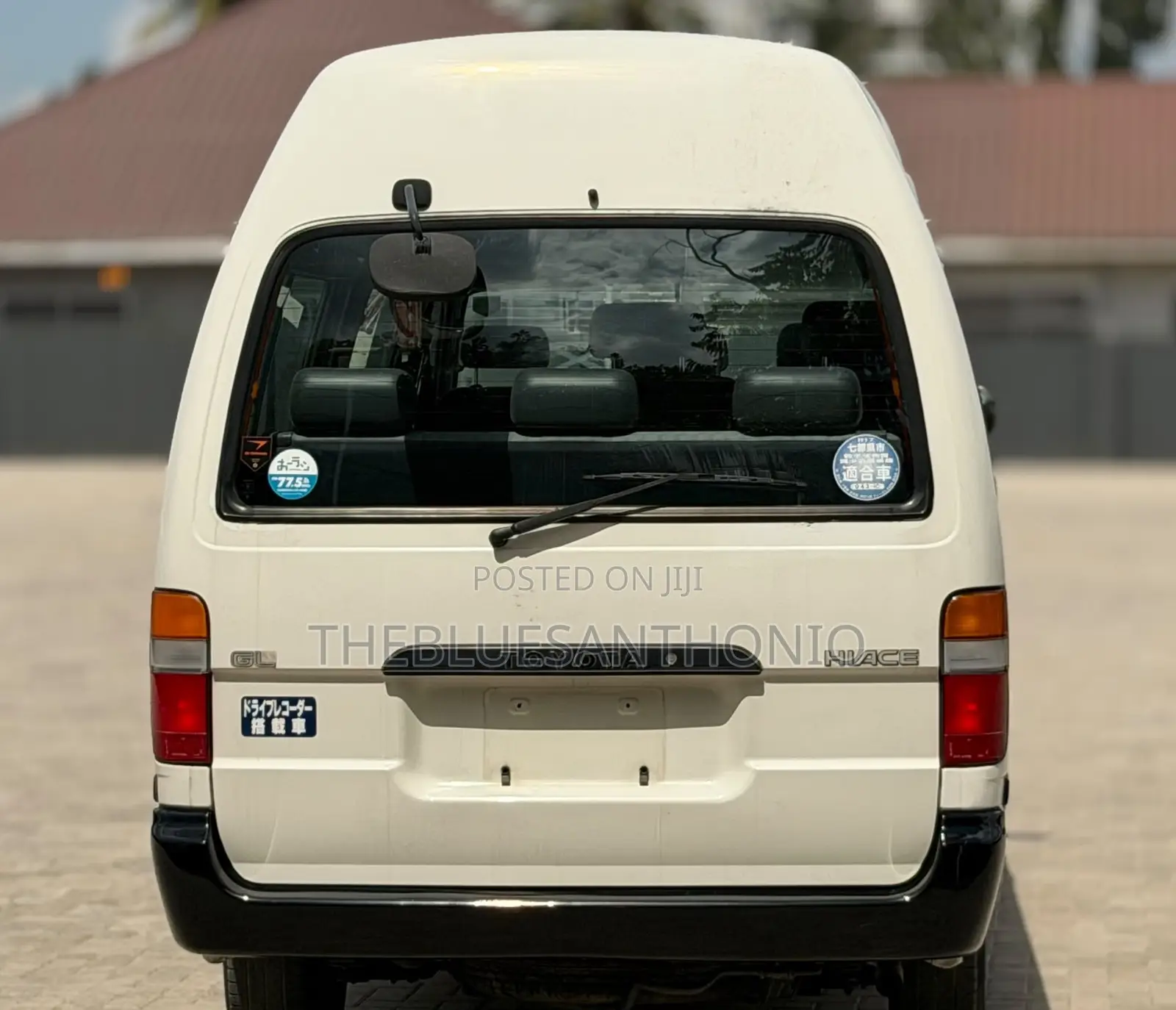 Toyota HiAce 2002 White