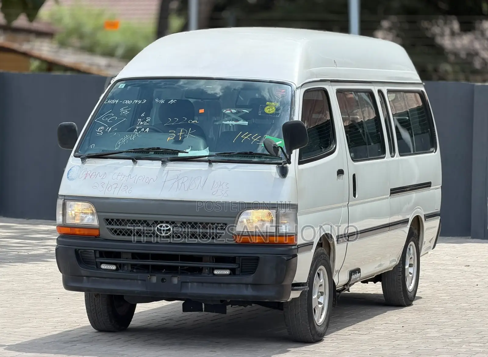 Toyota HiAce 2002 White