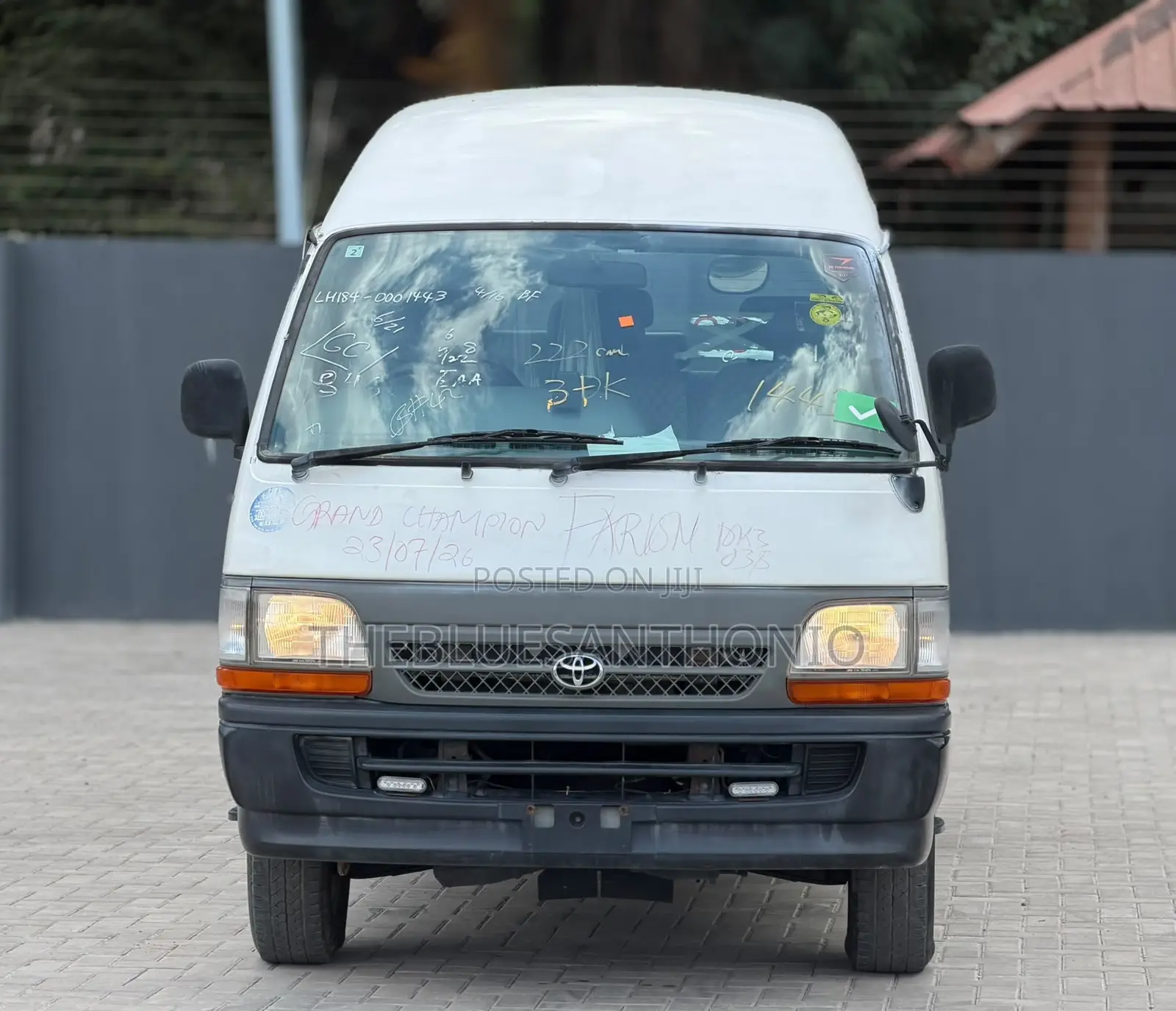 Toyota HiAce 2002 White
