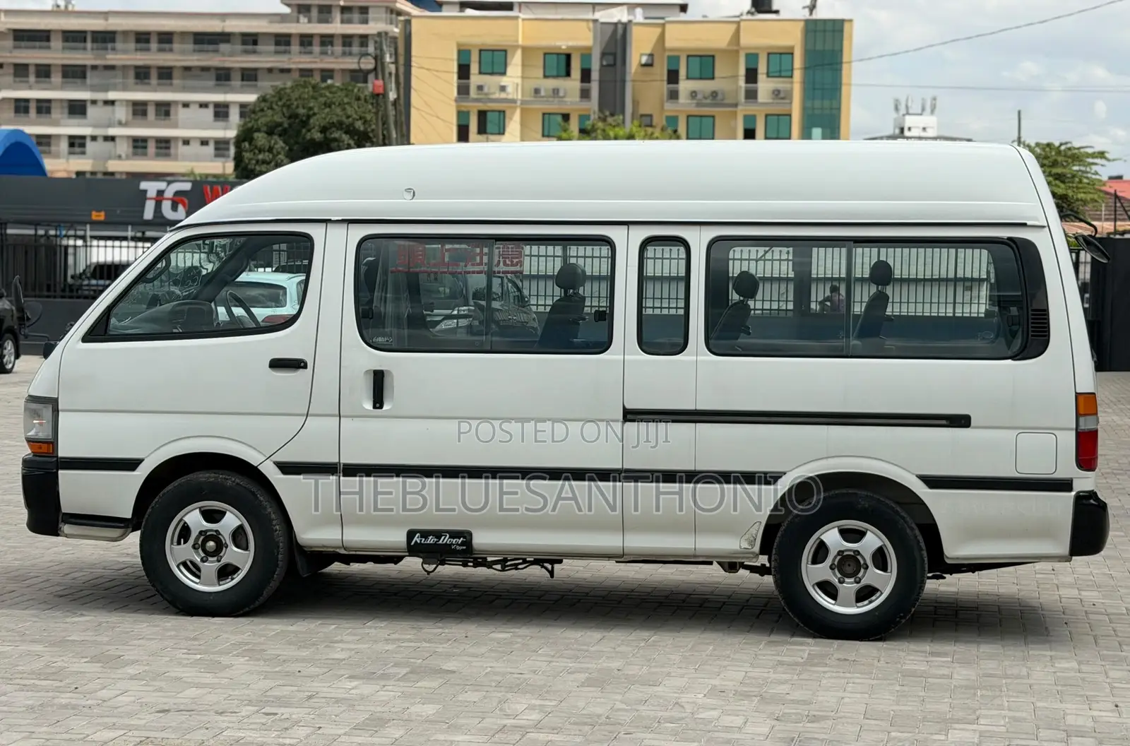 Toyota HiAce 2002 White
