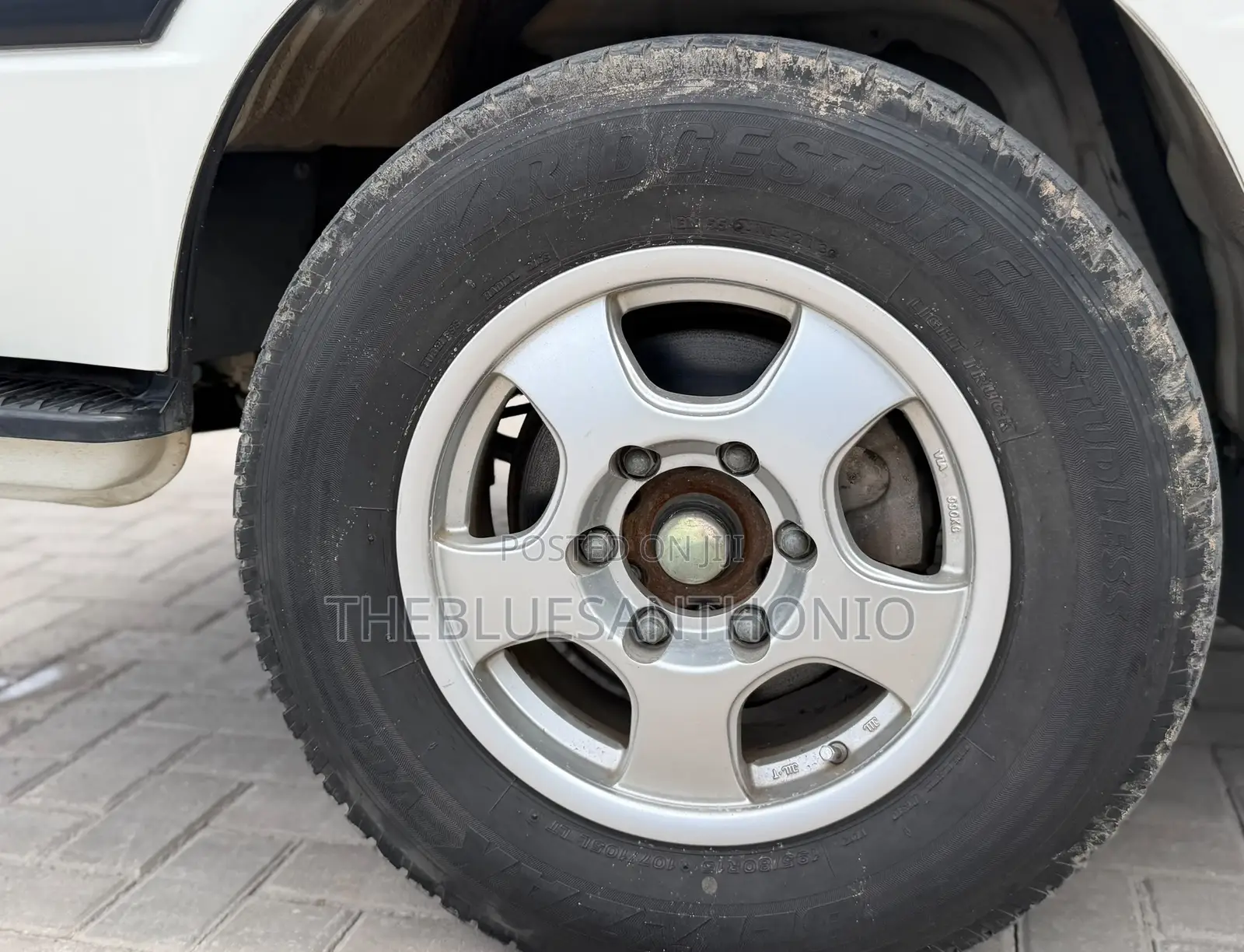 Toyota HiAce 2002 White