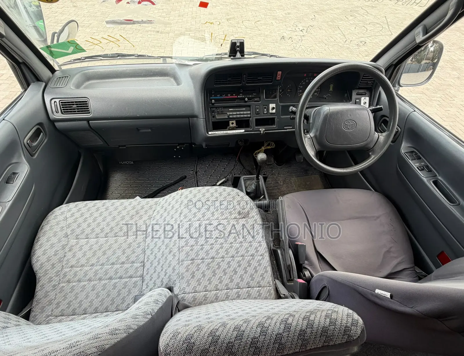 Toyota HiAce 2002 White