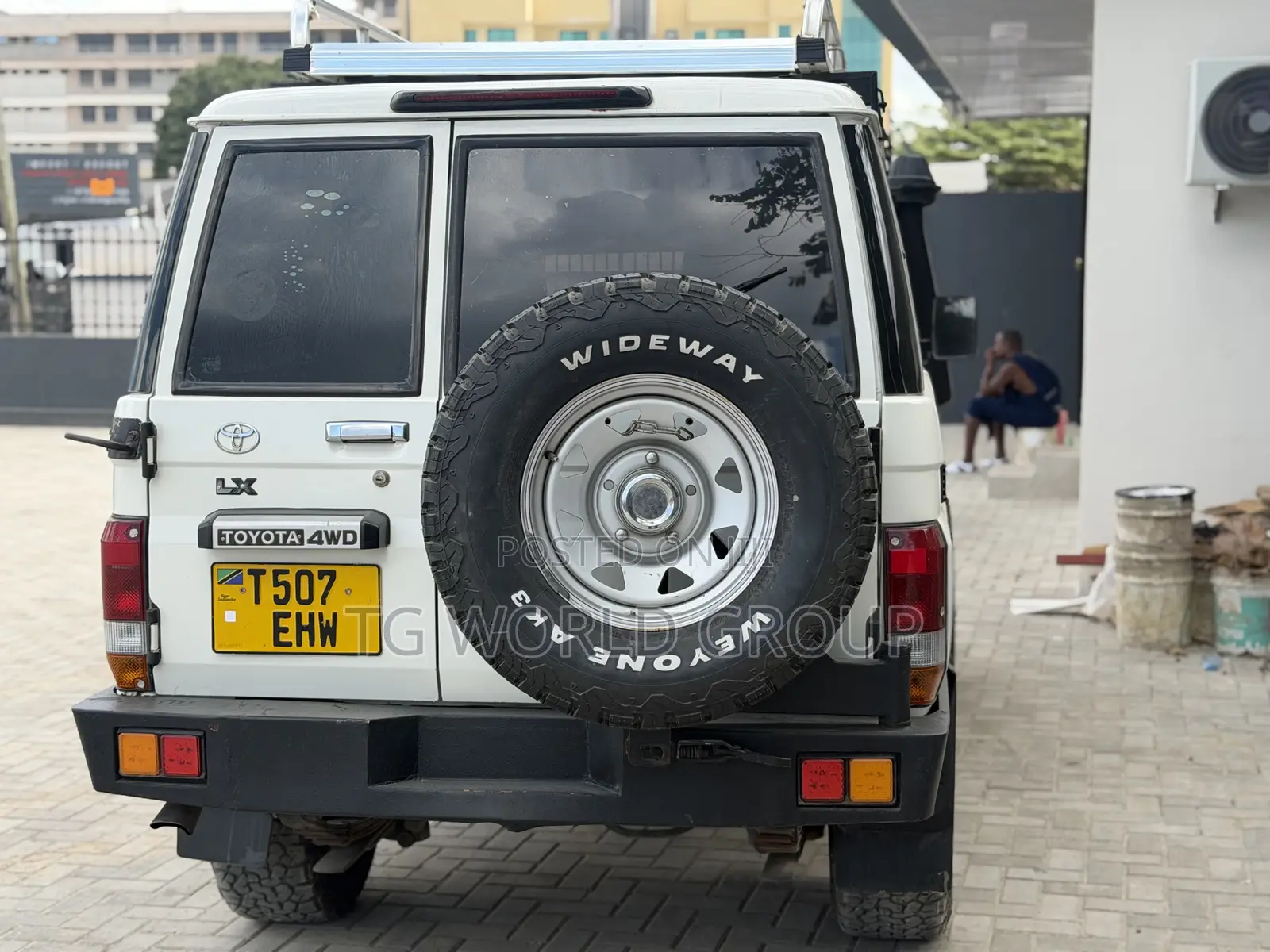 Toyota Land Cruiser 2011 White