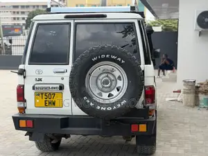 Toyota Land Cruiser 2011 White