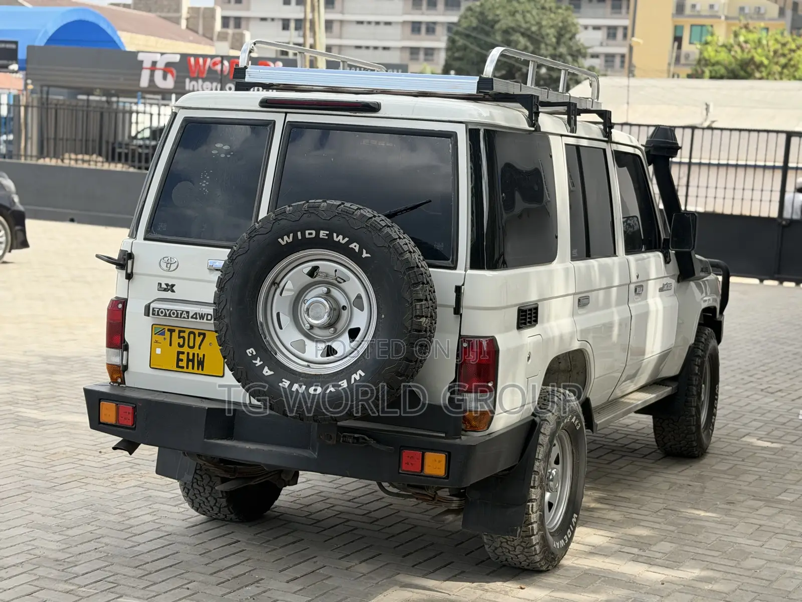Toyota Land Cruiser 2011 White