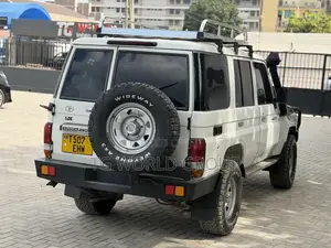 Toyota Land Cruiser 2011 White