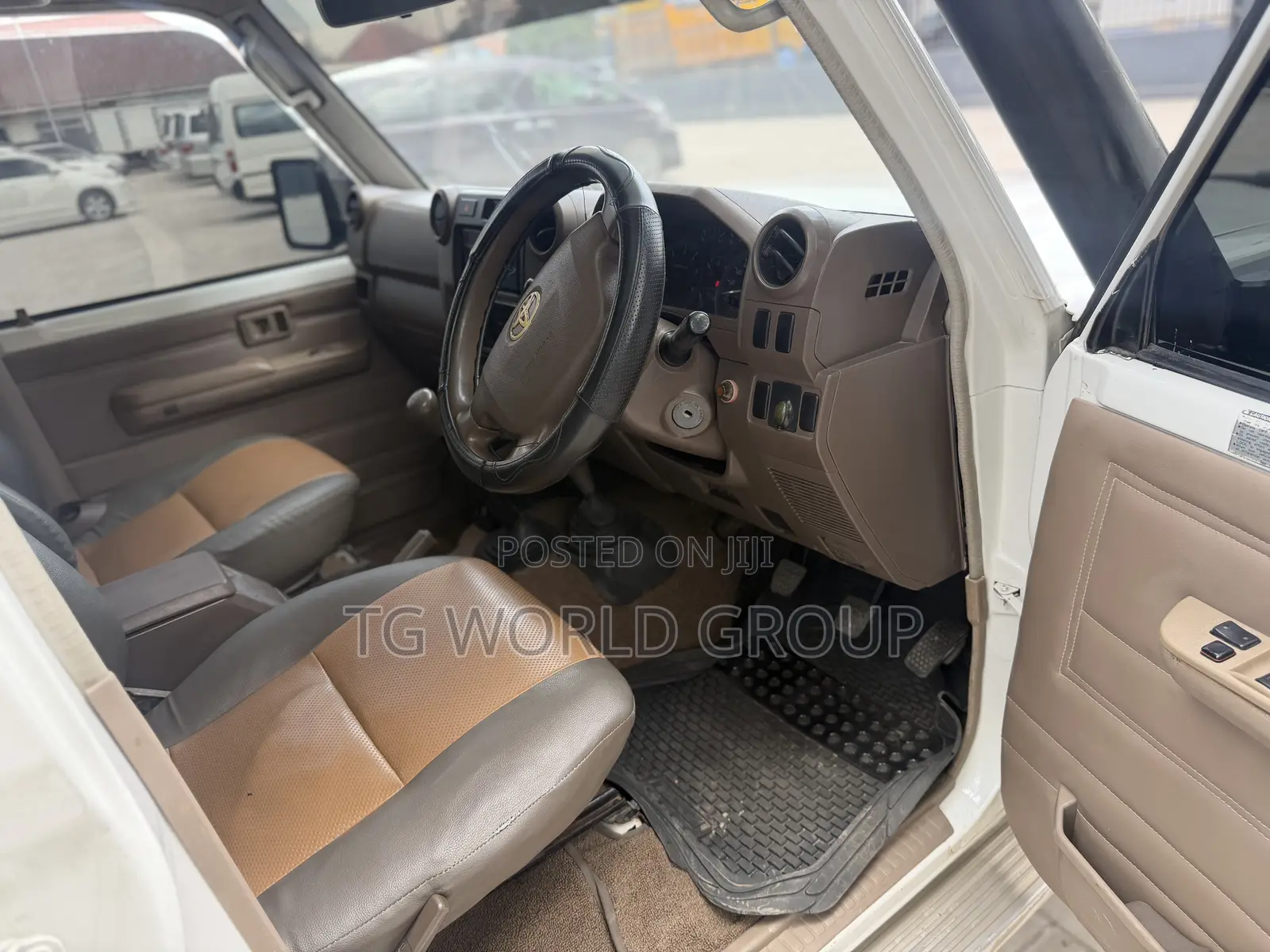 Toyota Land Cruiser 2011 White