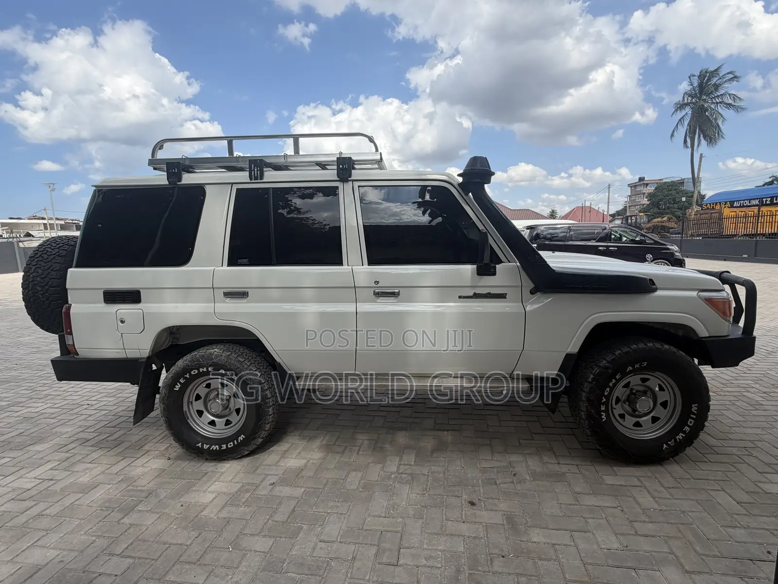 Toyota Land Cruiser 2011 White