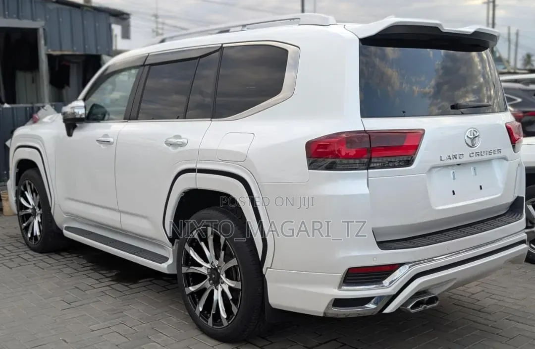 Toyota Land Cruiser 2023 White
