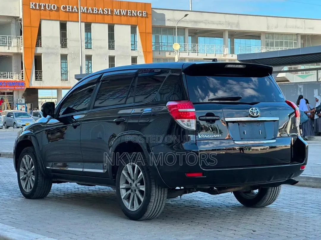 Toyota Vanguard 2011 Black