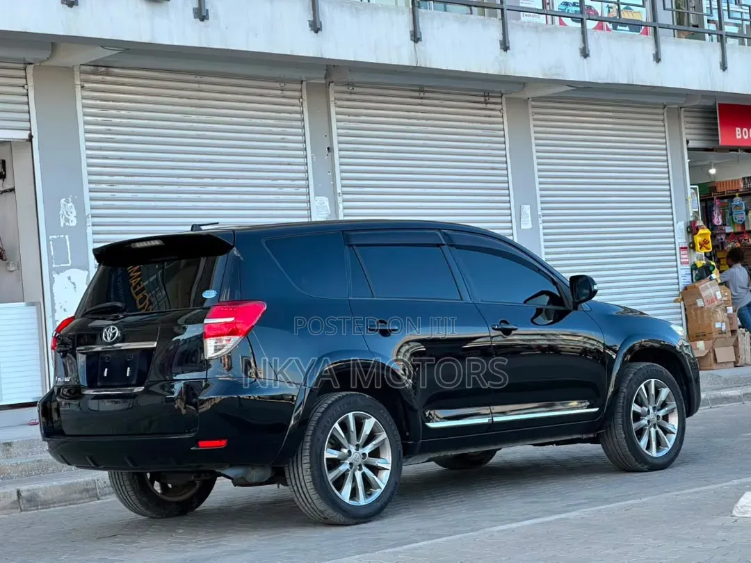 Toyota Vanguard 2011 Black
