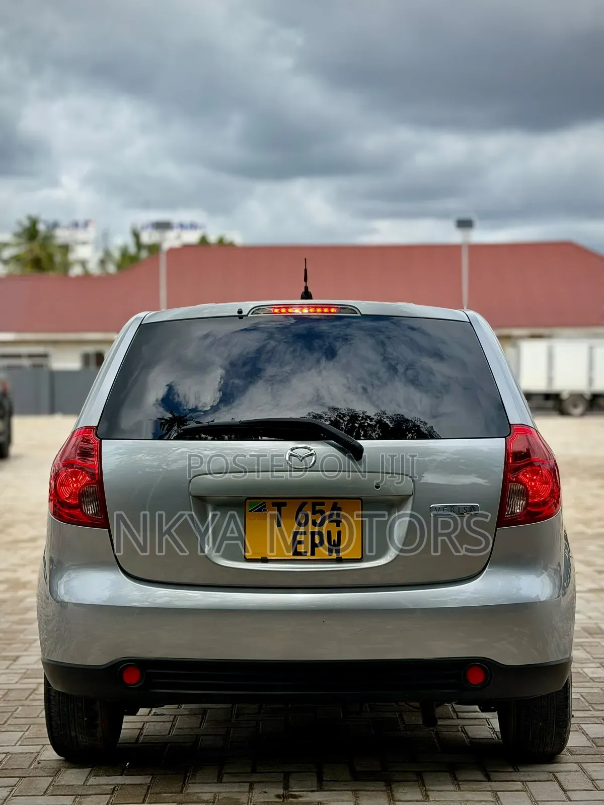Mazda Verisa 2012 Gold