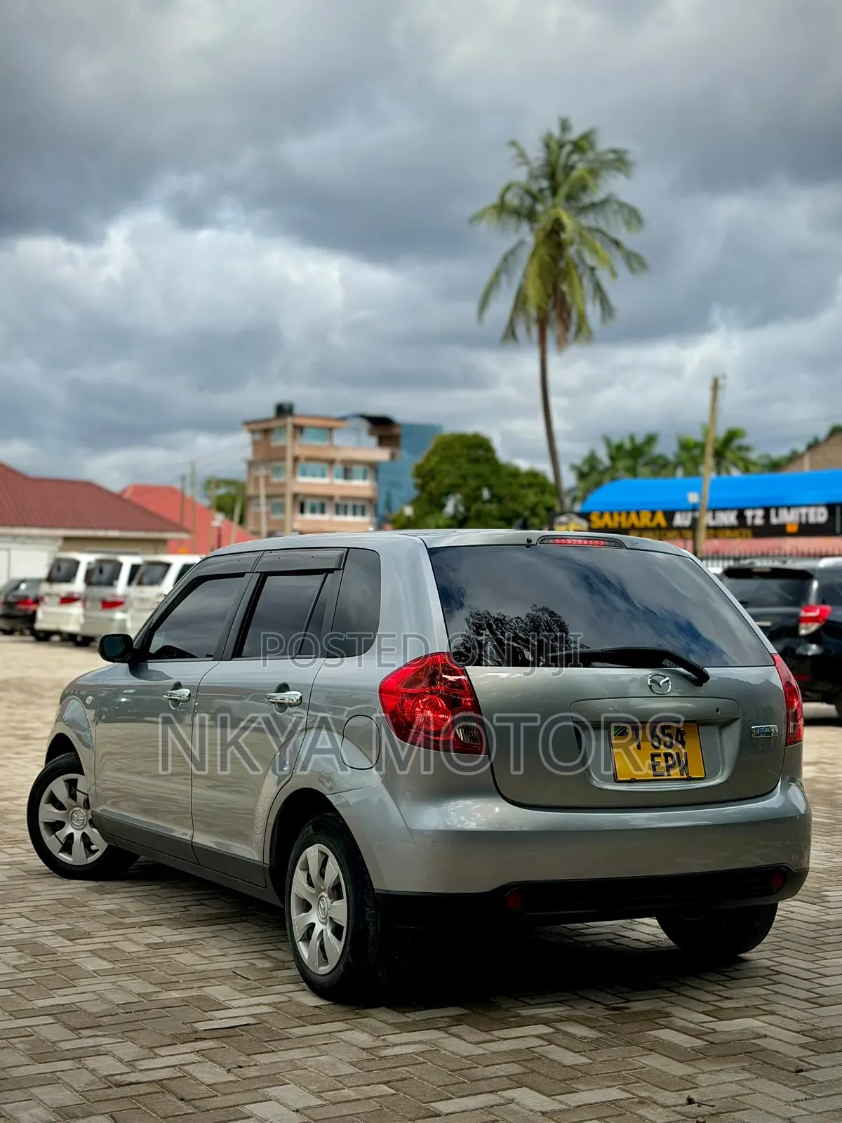 Mazda Verisa 2012 Gold