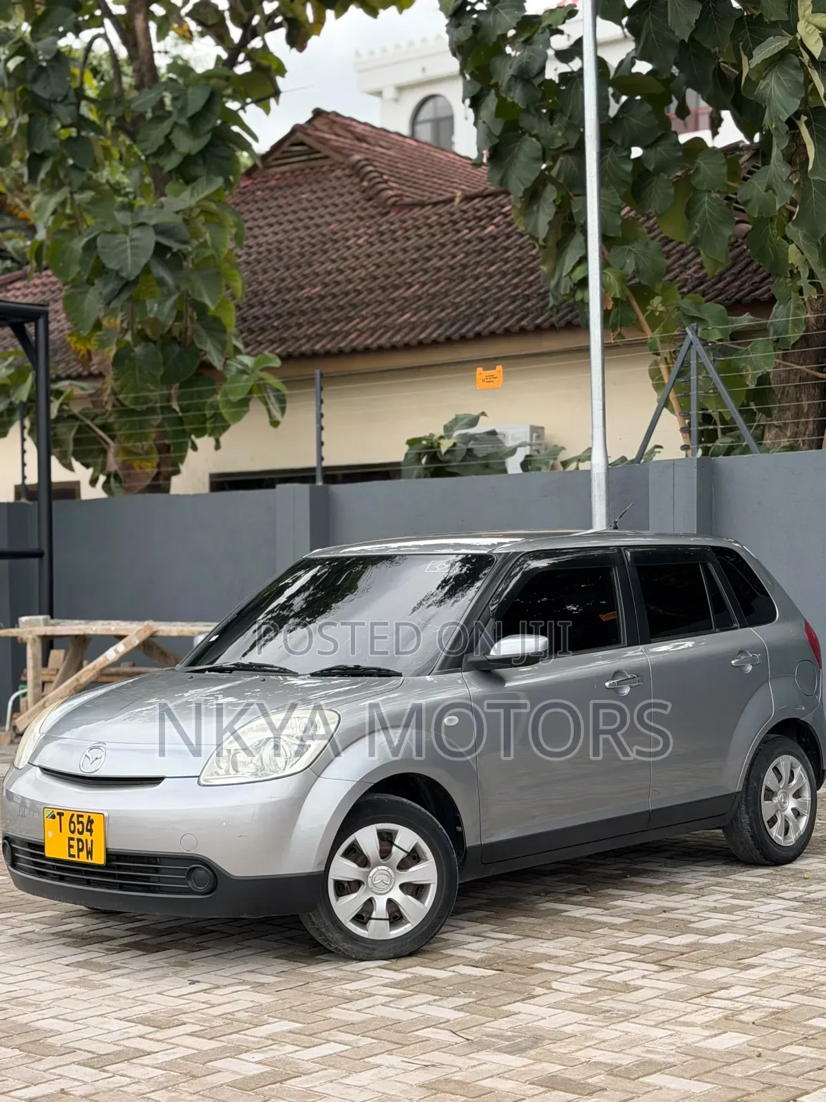 Mazda Verisa 2012 Gold