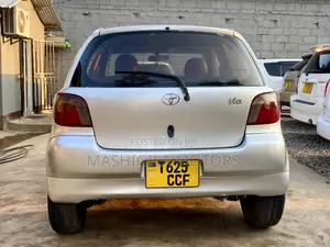 Toyota Vitz 2000 Silver