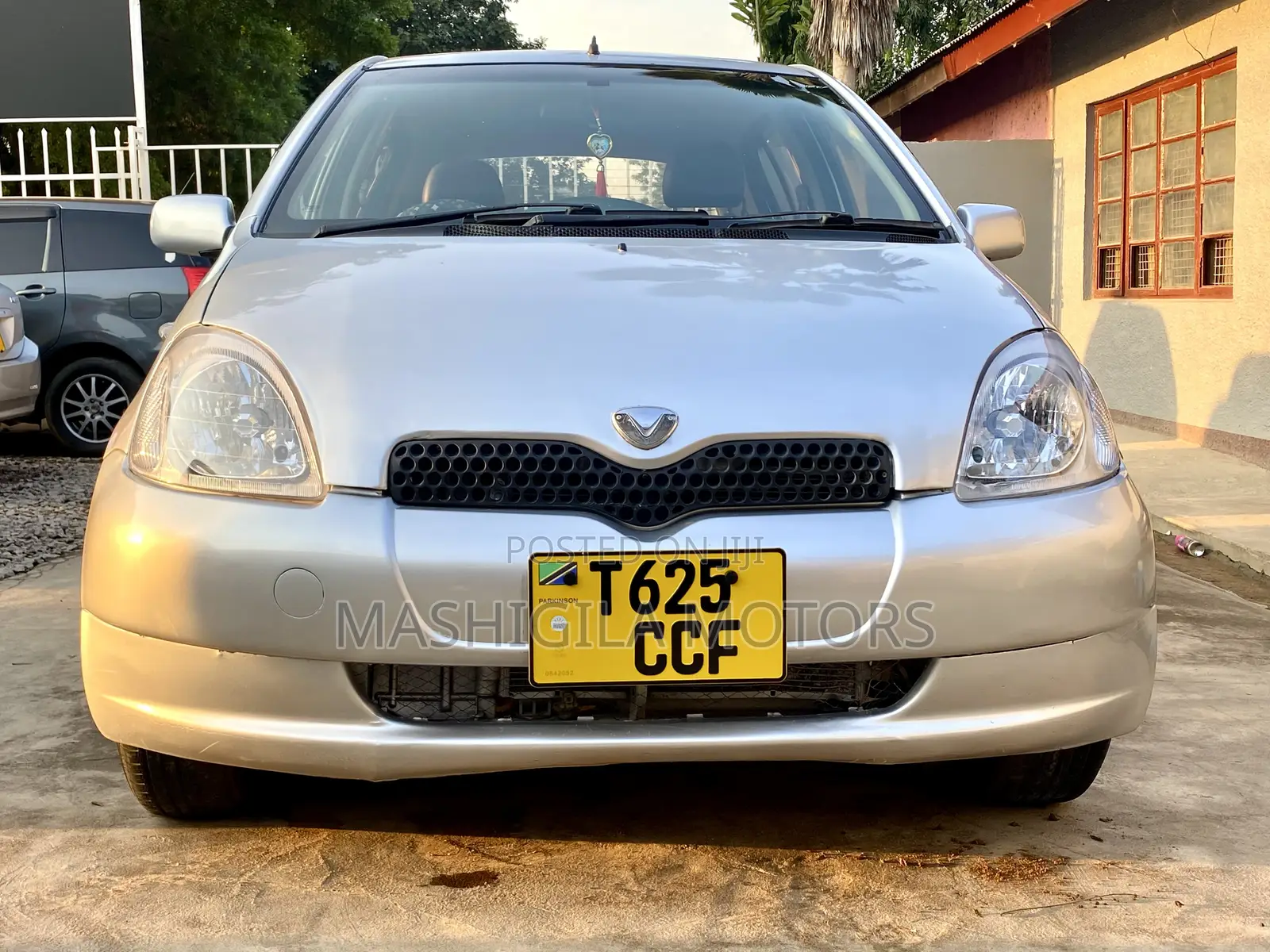 Toyota Vitz 2000 Silver