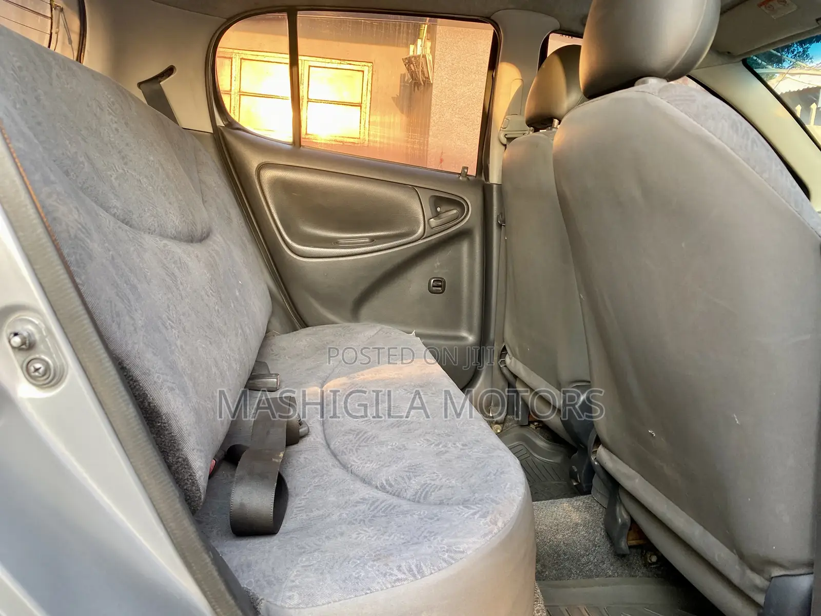 Toyota Vitz 2000 Silver