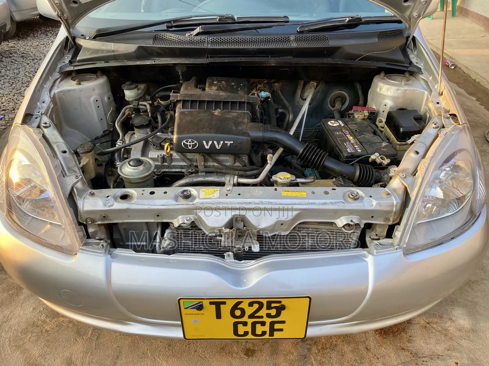 Toyota Vitz 2000 Silver