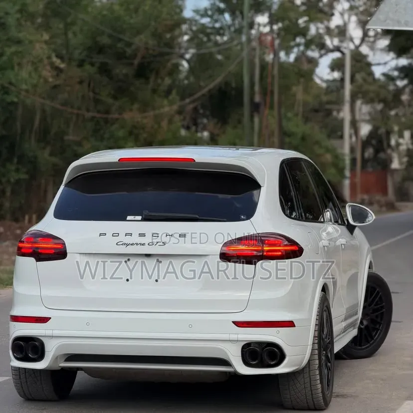 Porsche Cayenne 2017 White