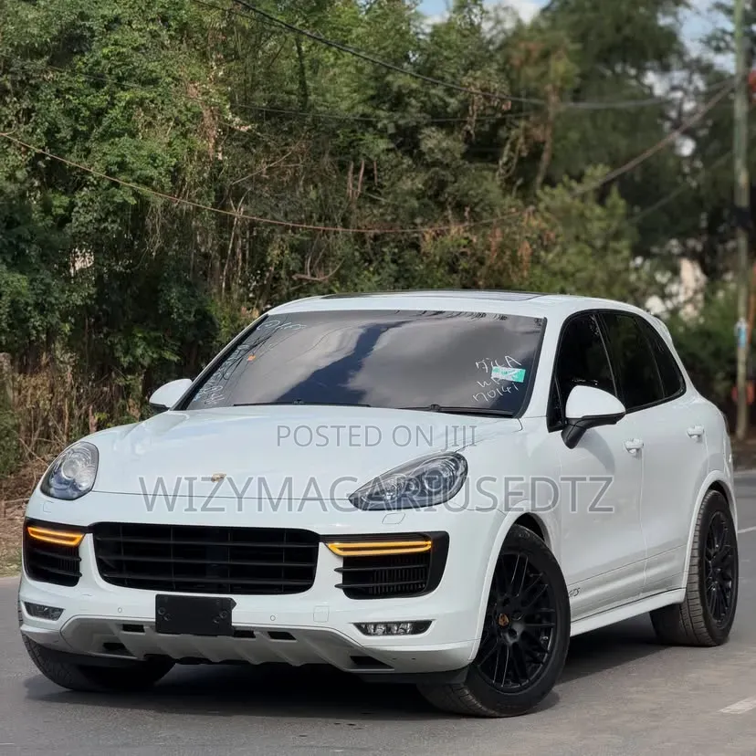 Porsche Cayenne 2017 White