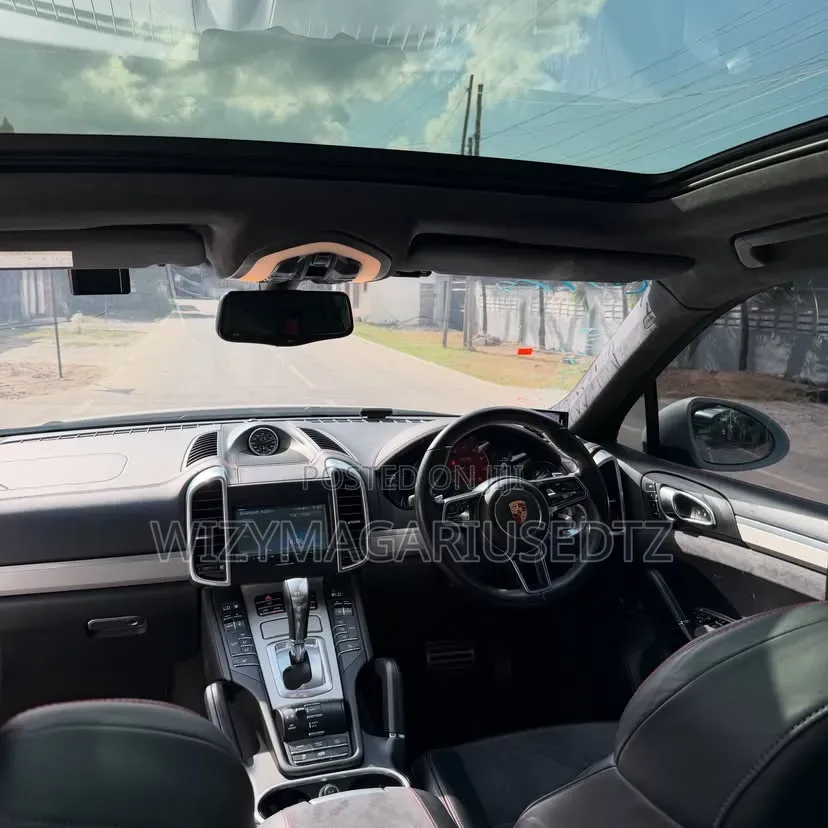 Porsche Cayenne 2017 White
