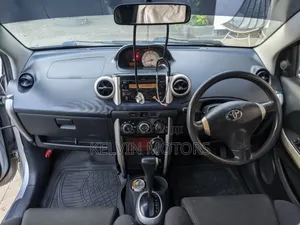 Toyota IST 2004 Silver