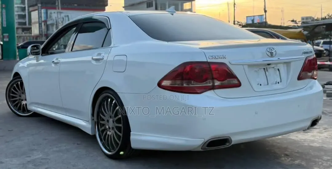 Toyota Crown 2009 White
