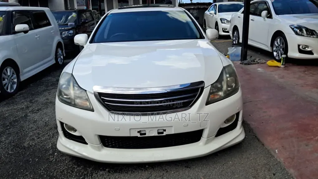 Toyota Crown 2009 White