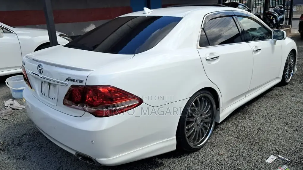 Toyota Crown 2009 White