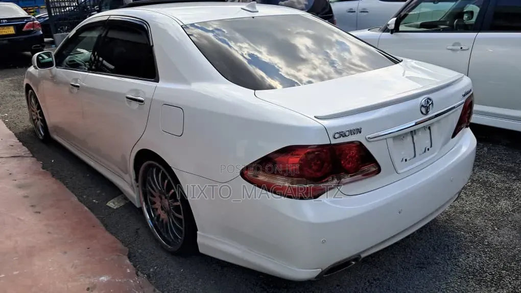Toyota Crown 2009 White