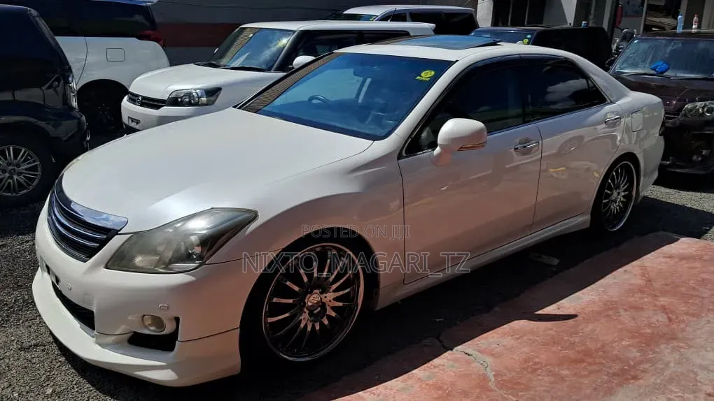 Toyota Crown 2009 White