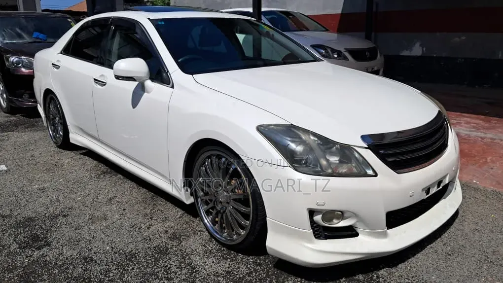 Toyota Crown 2009 White